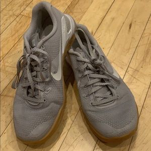 Nike Metcon 4 (size 8 men: 9.5 Women)